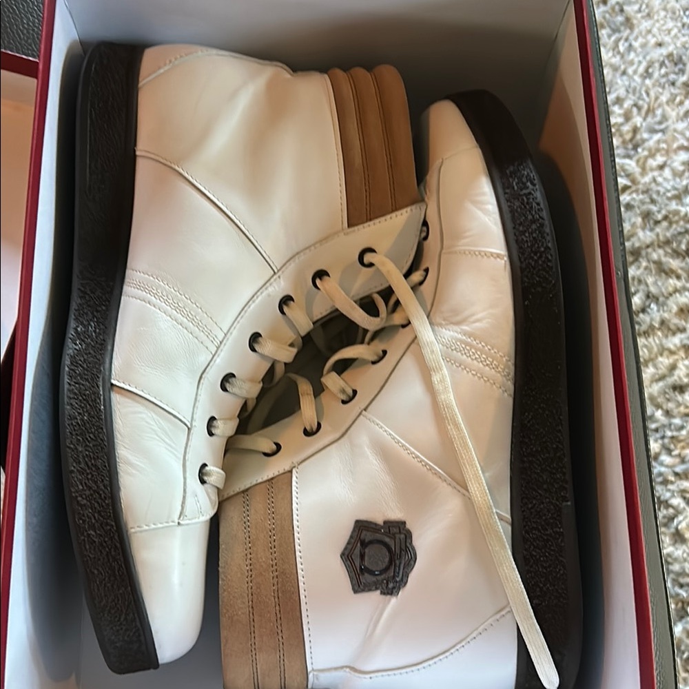Salvatore Ferragamo White and Brown rubber sole. Great condition, barely worn.